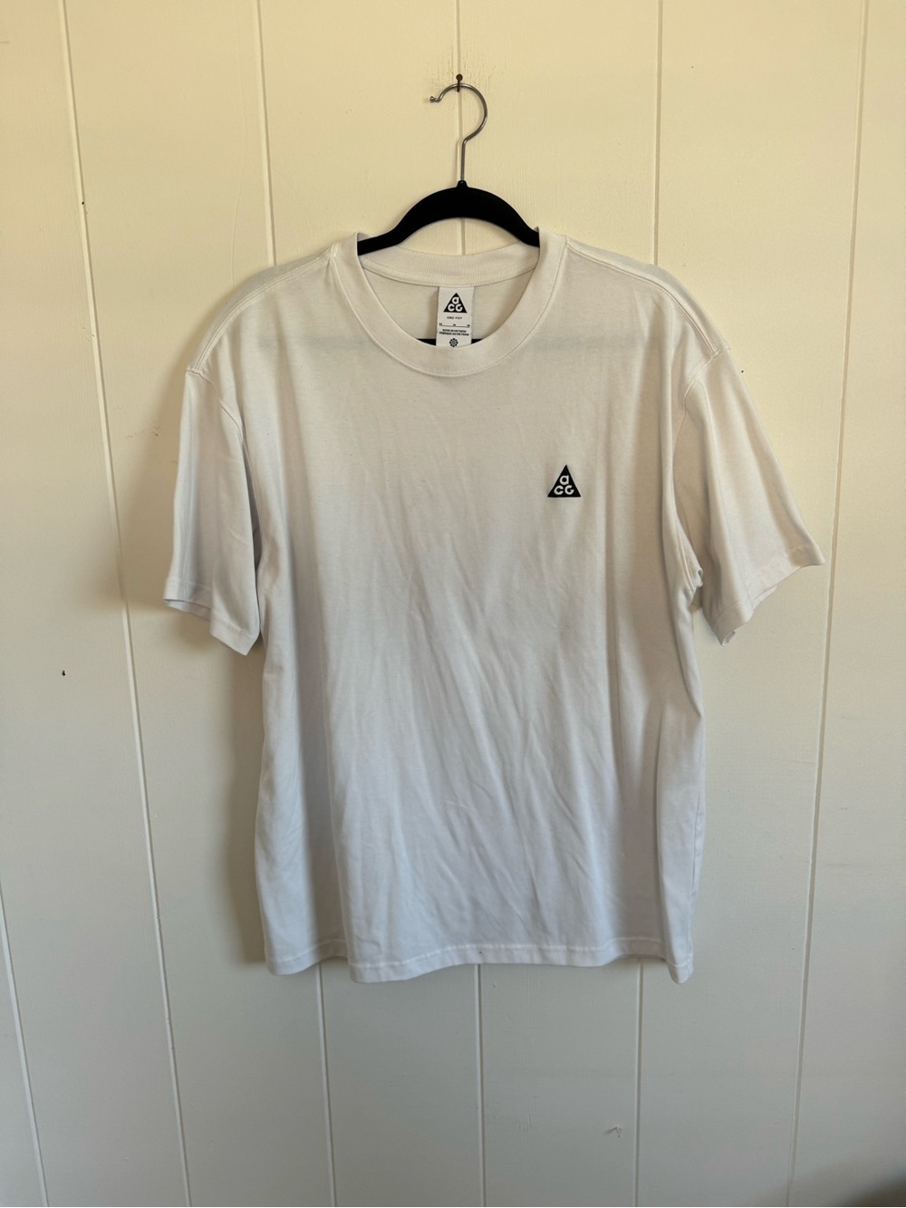 Nike ACG Embroidered Logo Tee Medium